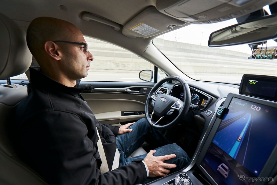 モービルアイの自動運転テスト車両（デトロイト市内）