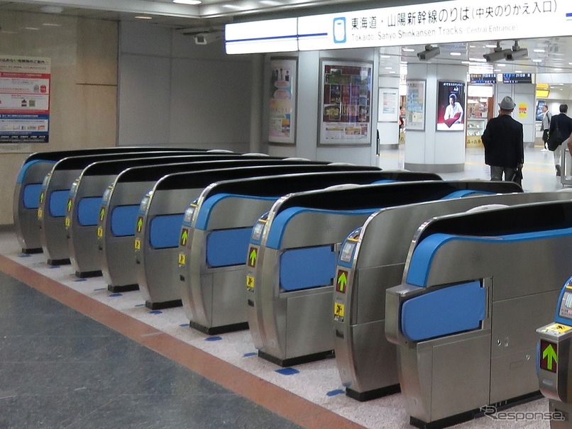 東海道・山陽新幹線の自動改札。3月13日からは交通系ICカード定期券のタッチ通過が大幅に便利になる。