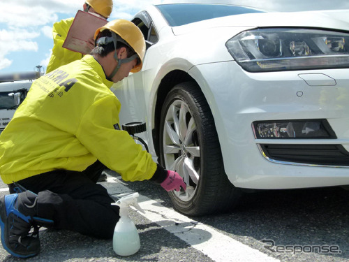 例年実施している日本自動車タイヤ協会によるタイヤ点検の様子（参考画像）