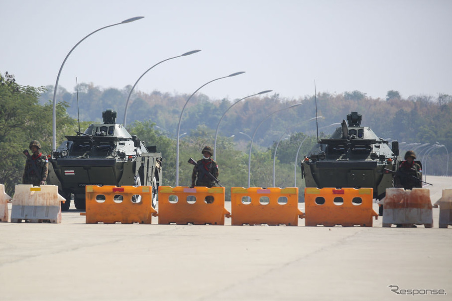 首都ネピドーの議会を封鎖したミャンマー軍（2月1日）