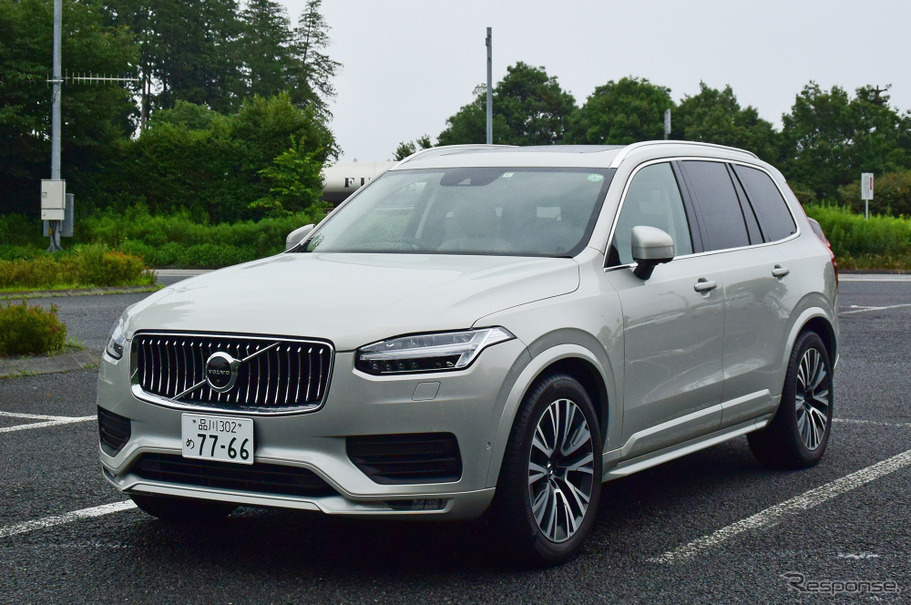 ボルボ XC90 B5 Momentum