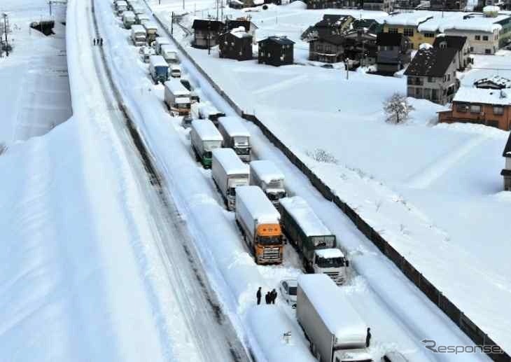 関越自動車道の立ち往生の状況（2020年12月18日）（参考画像）