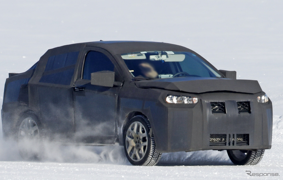 フィアットのハイライディング・セダン開発車両（スクープ写真）