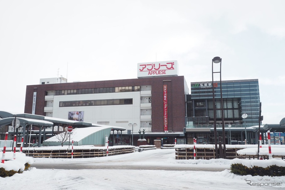 2023年春以降にSuicaが導入されることになった青森エリアの弘前駅。2020年1月2日。