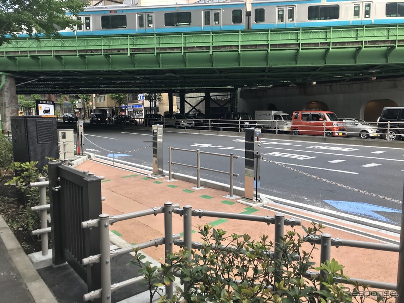 路上ステーション：新橋駅