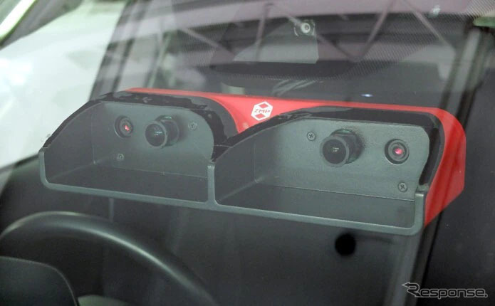 4眼ステレオカメラ RoboVision3（車載イメージ）