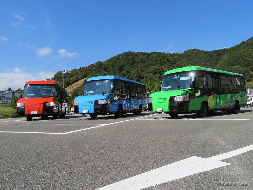 阿佐海岸鉄道に導入される3両のDMV。