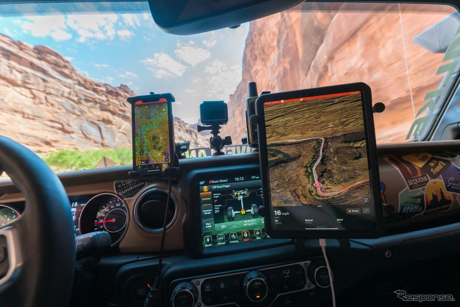ジープ車とオフロードナビゲーションアプリの「onX Offroad」