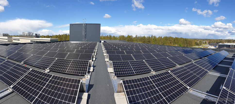 太陽光パネルを設置したスウェーデン工場