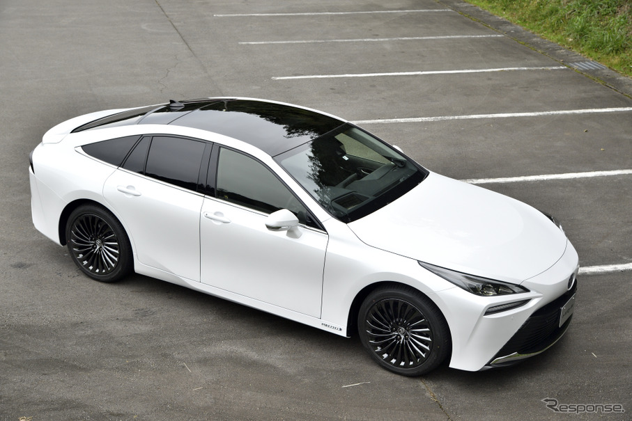 燃料電池車の例：トヨタMIRAI