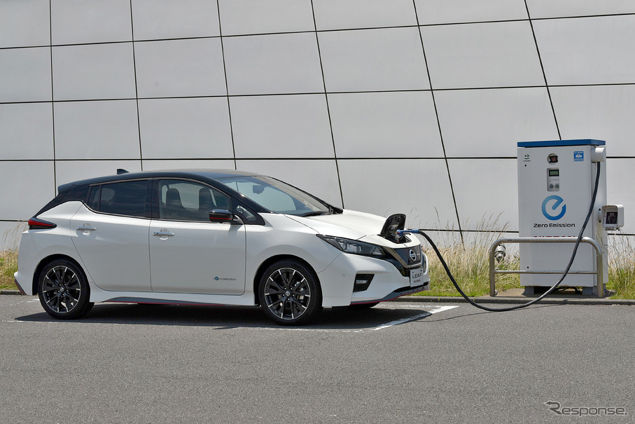 充電する日産 リーフNISMO 改良新型（20MY）