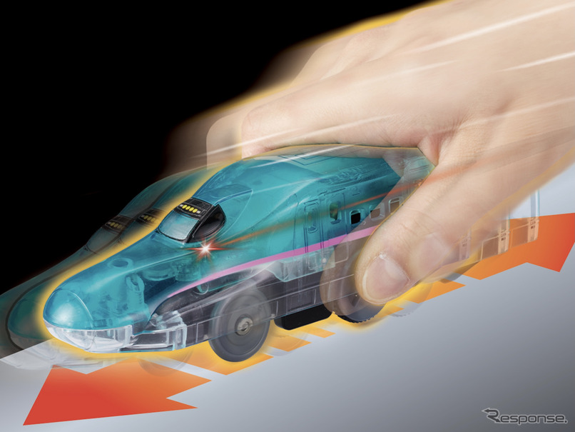 プラレール「電池いらずで出発進行！ テコロでチャージ」　※写真の光や軌跡、車体の透明度はイメージ　（c） TOMY