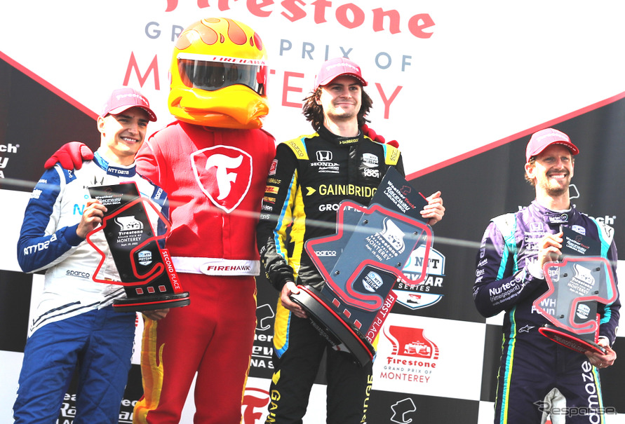第15戦ラグナ・セカの表彰台。左から2位パロウ、優勝ハータ、3位グロージャン。