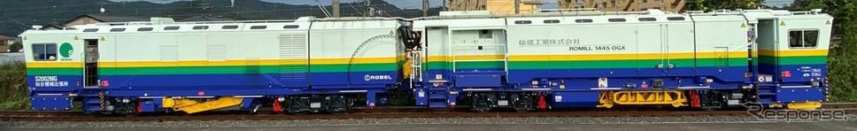東北本線で運用を開始した仙建工業株式会社が所有する新しいレール削正車。左が「ミリング車」、右が「グラインディング車」。双方とも全長は15.7mで、車両本体とミリング装置、グラインディング装置はドイツ製。制御・検測システムはアメリカ製。