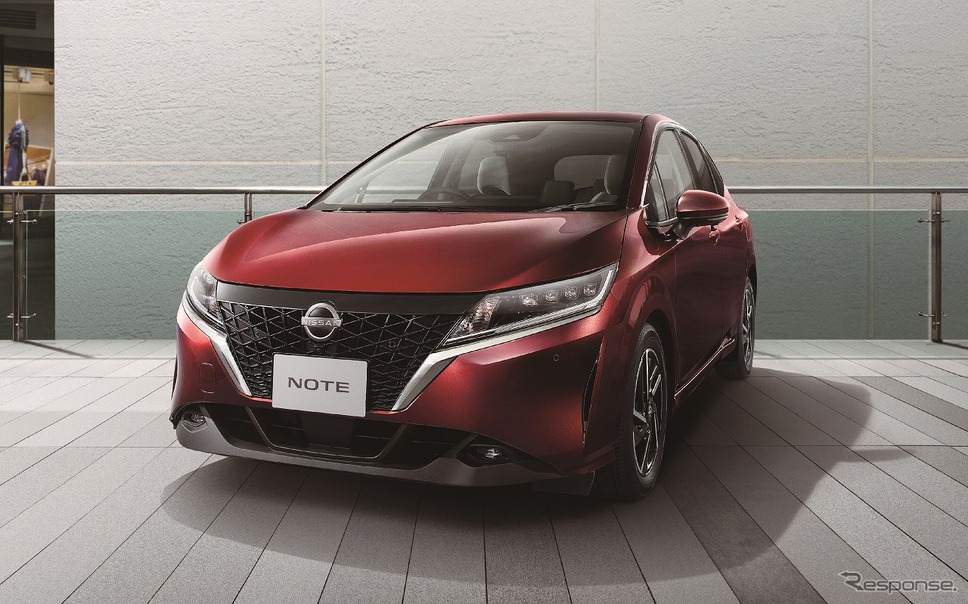 日産 ノート X エアリーグレーエディション（バーガンディー）