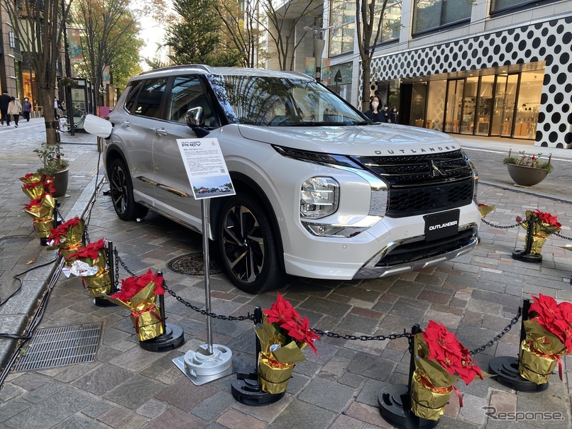 三菱 アウトランダー PHEV（12月2日、Marunouchi Street Park 2021 Winter）