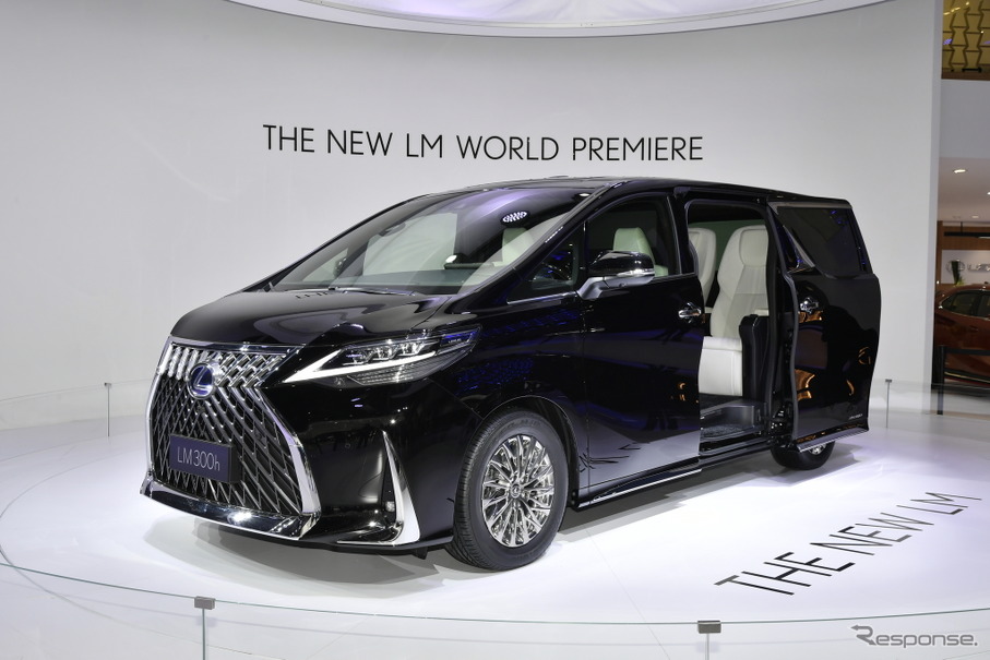 アジアではすでに販売されているLEXUS高級ミニバン『LM』（上海モーターショー2019にて）
