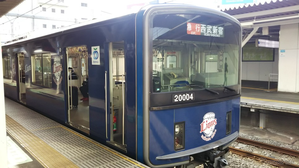 2021年10月19日の松坂大輔投手最終登板にちなみ西武球場前駅に留置された20000系の三代目「L-train」。