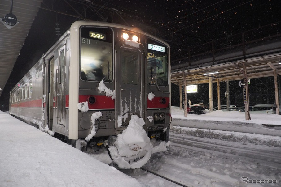 キハ54形による留萌本線の普通列車。同線は連日、終日運休が続いている。2019年1月1日、函館本線深川。