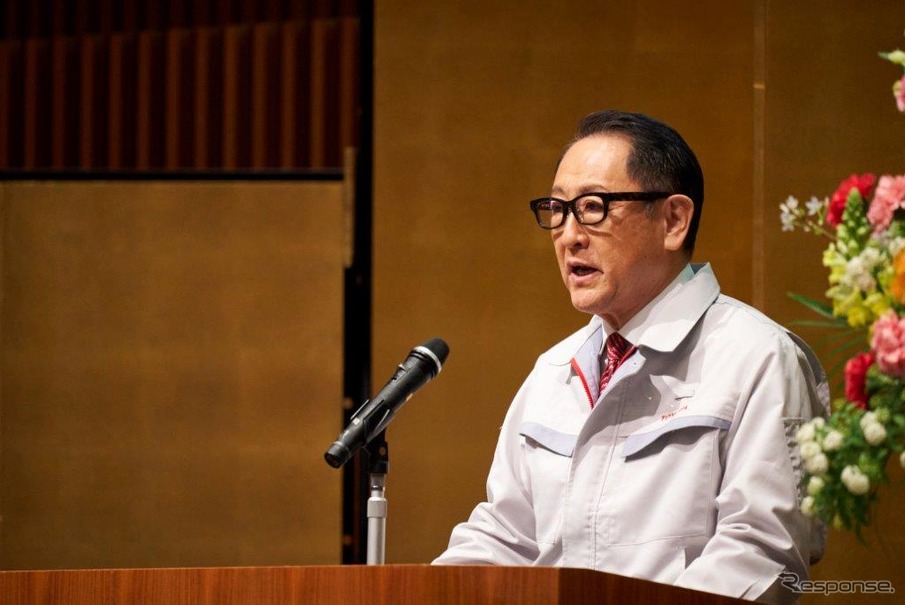 トヨタ工業学園卒業式で挨拶する豊田章男社長