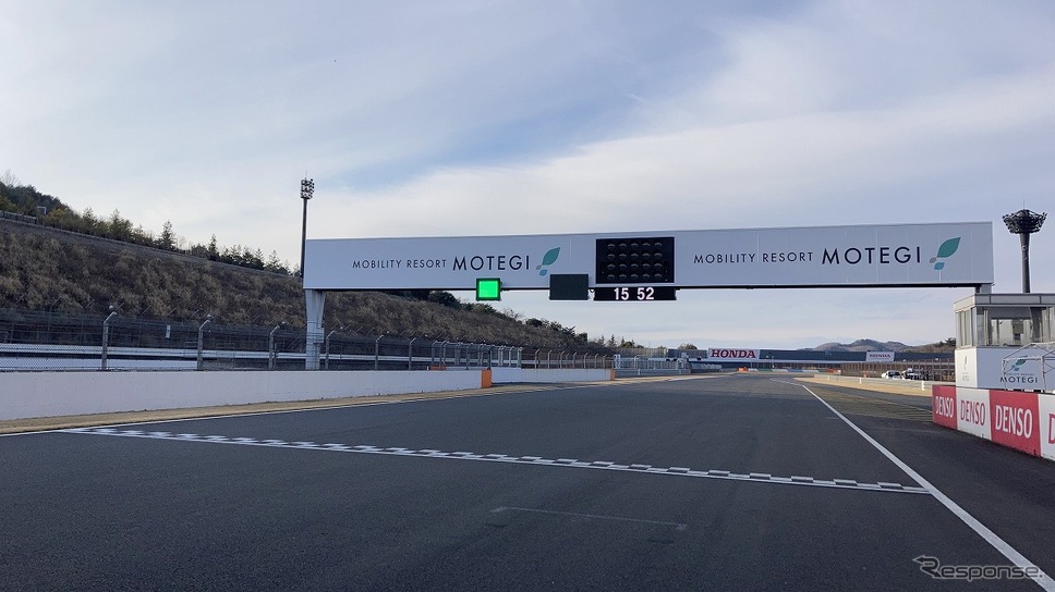 シグナルブリッジのライトパネルとインフォメーションパネル