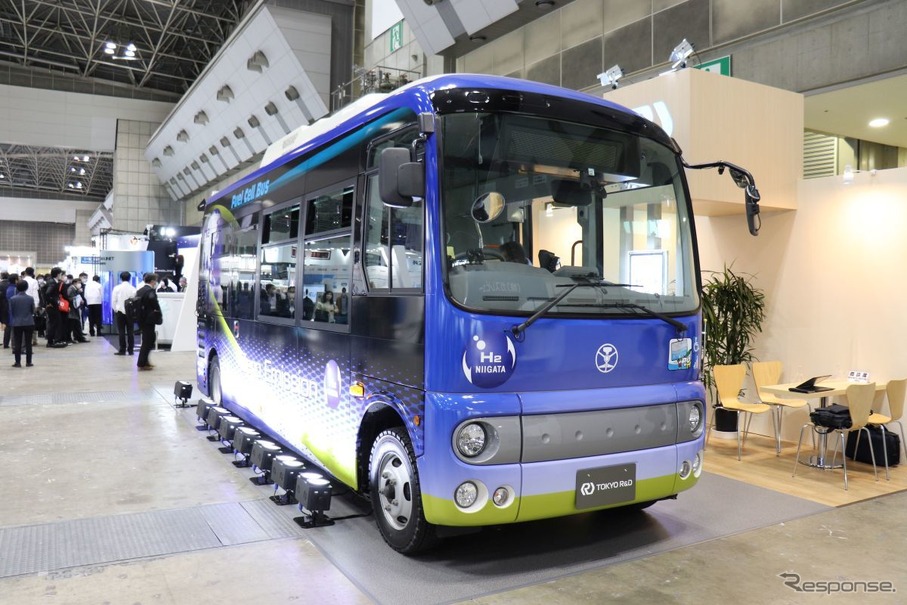 日野ポンチョをベースとしたコンバート型FCV（水素・燃料電池展2022）