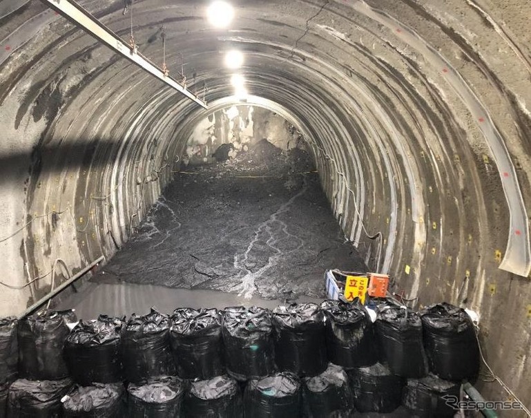土砂が流入した渡島トンネル台場山工区の掘削面（札幌方）。3月22日8時頃。流入は小規模で掘削面は安定しているという。原因は調査中で、引き続き坑内の監視を継続するという。