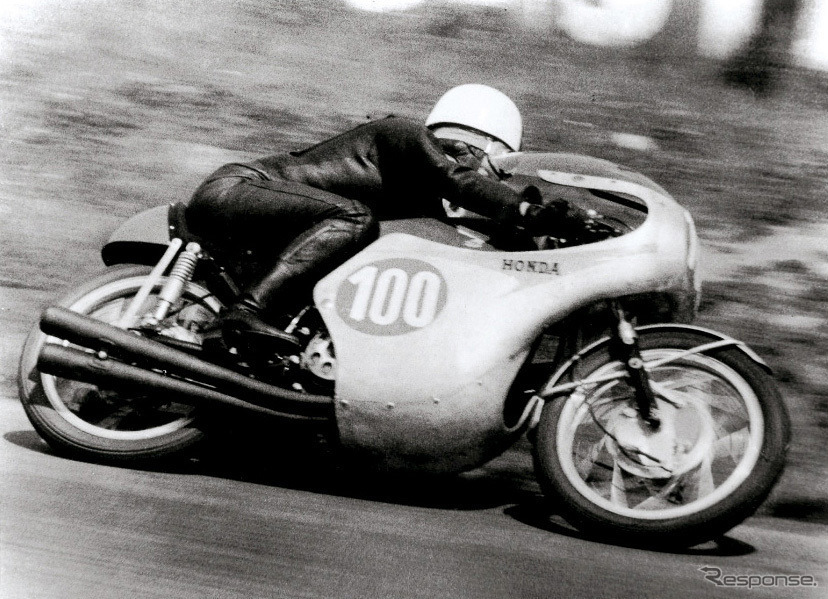 RC162 に乗る高橋国光氏（1961年）
