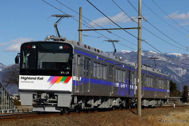 試運転中の20100形。
