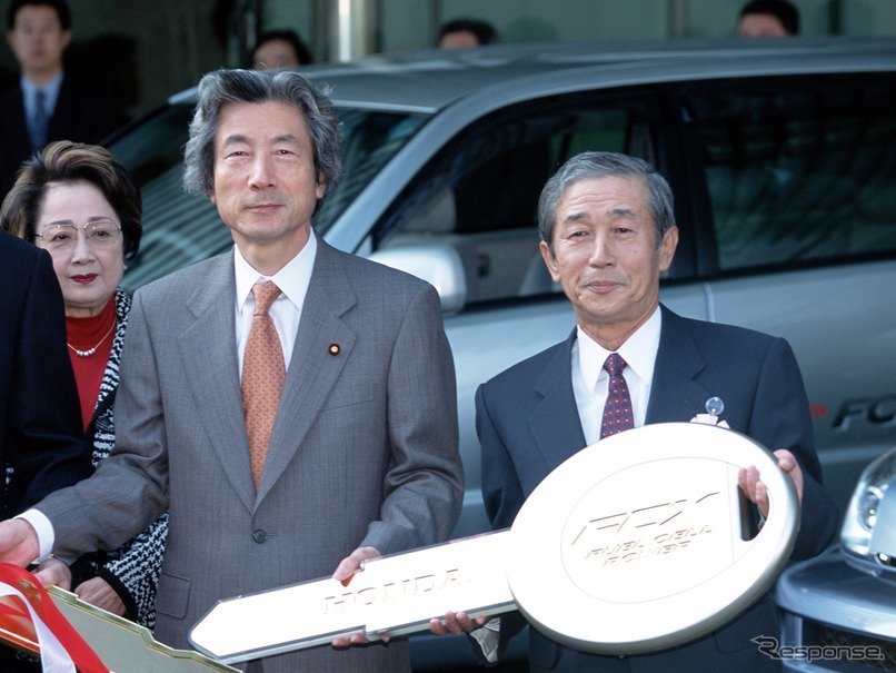 首相官邸における納車式 （2002年12月）