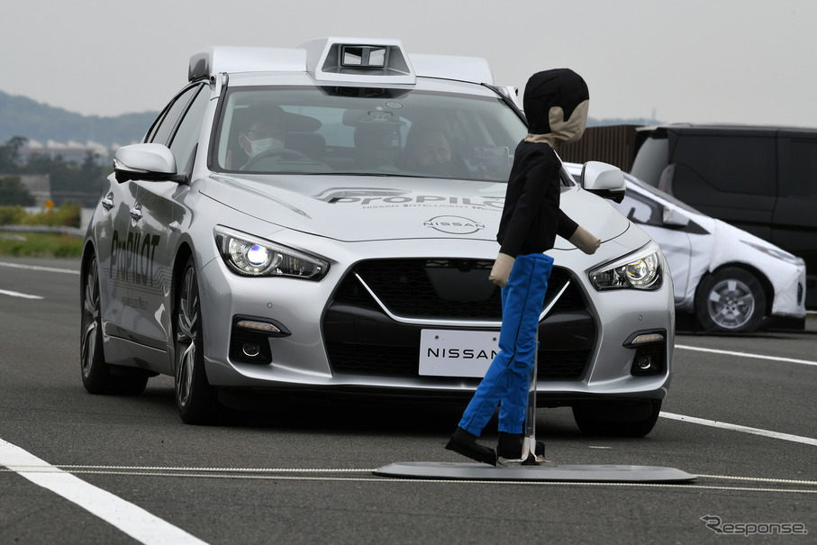 日産自動車が開発した緊急回避性能を飛躍的に向上させる運転支援技術「グラウンド・トゥルース・パーセプション」のデモ
