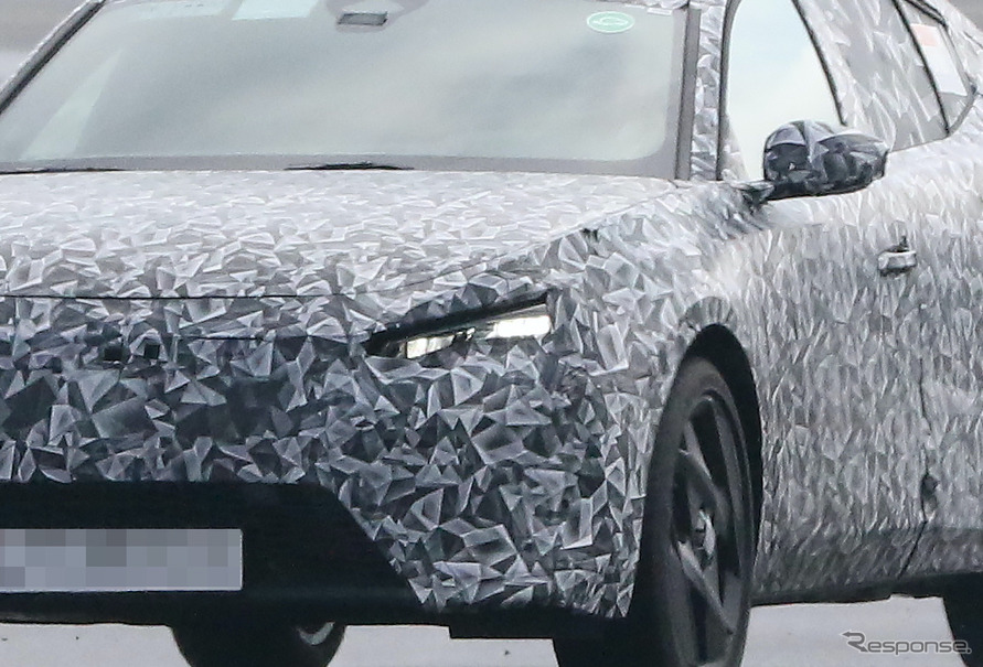 プジョー初のクーペSUVは「408クロス」？ 気になるプロト車両を
