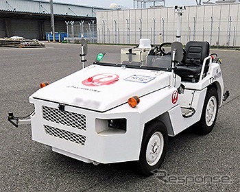 遠隔自動運転のトーイングトラクター