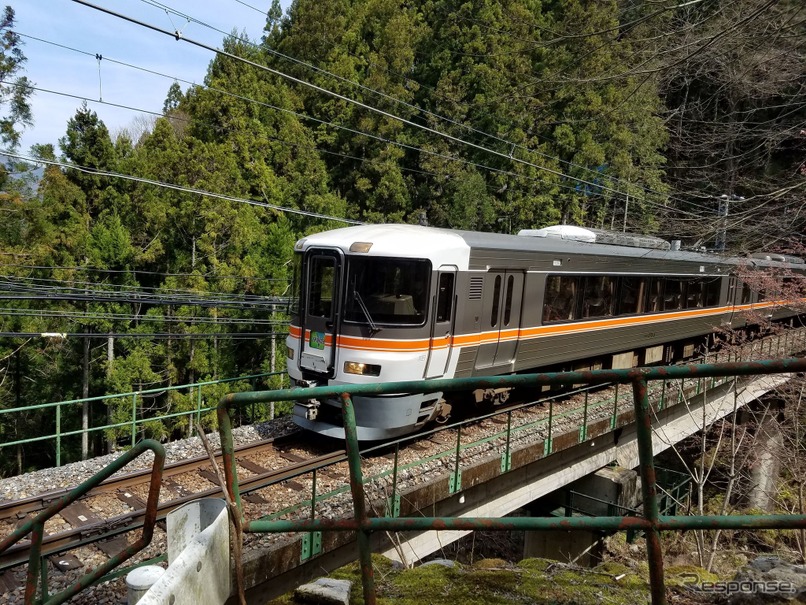全区間で運休が続いている飯田線の特急『伊那路』。