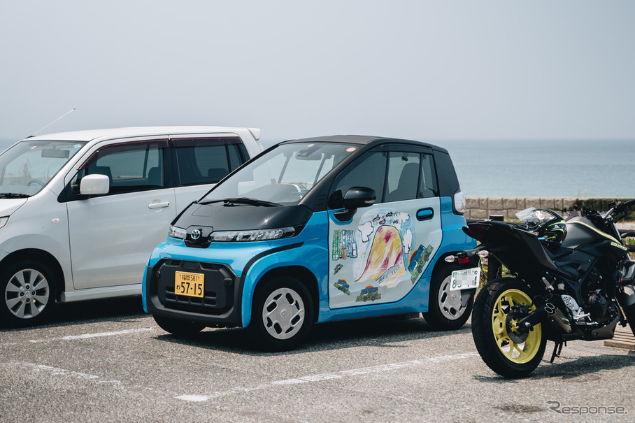 二見ヶ浦海岸の駐車場に停めた「C+pod」