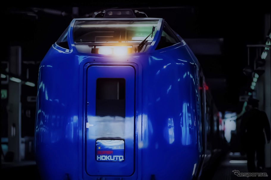 『スーパー北斗』時代のキハ281系900番台。試作車として登場したが健在。現在、側面のロゴは「FURICO281」になっているが、8月下旬頃からはキハ281-901をデビュー時の「HEAT281」に変更する。