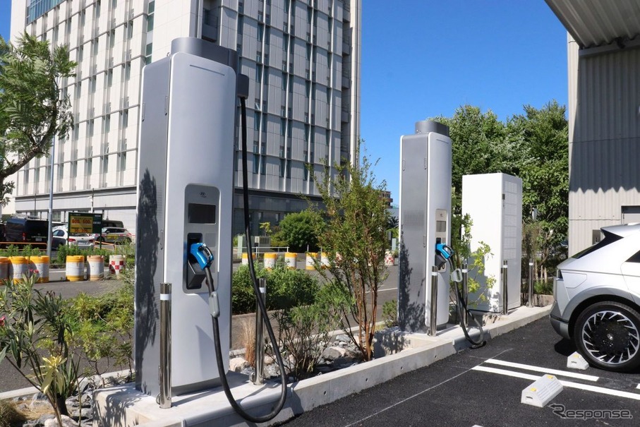 気になるDC急速充電器。E-Pit並みの高出力を期待