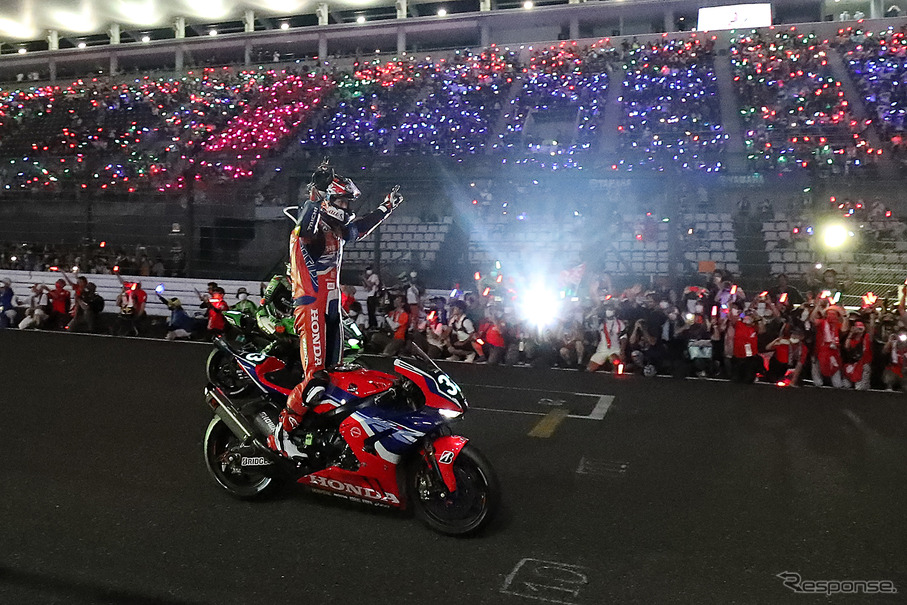 優勝した#33 Team HRC（長島哲太）のウイニングラン