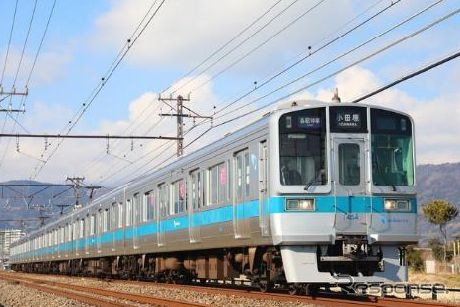 1000形6両編成最後の未更新車となった1251編成。ミステリー列車では4両編成の1058編成との分割併合シーンも披露され、運転士の職人技とアナログの方向幕も見納めとなる。