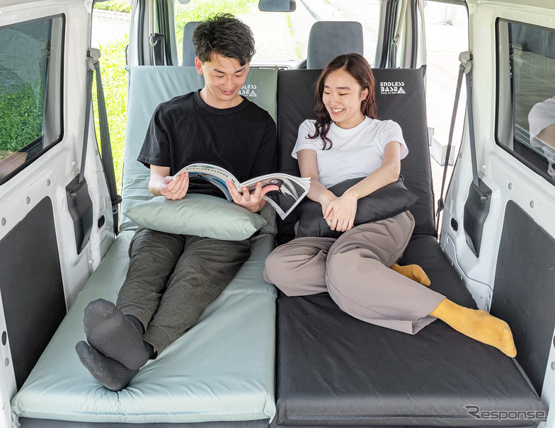 ベッド・カウチ・座椅子の3WAY活用！ 14段階リクライニング機能付きの「3WAY車中泊マット」が新発売