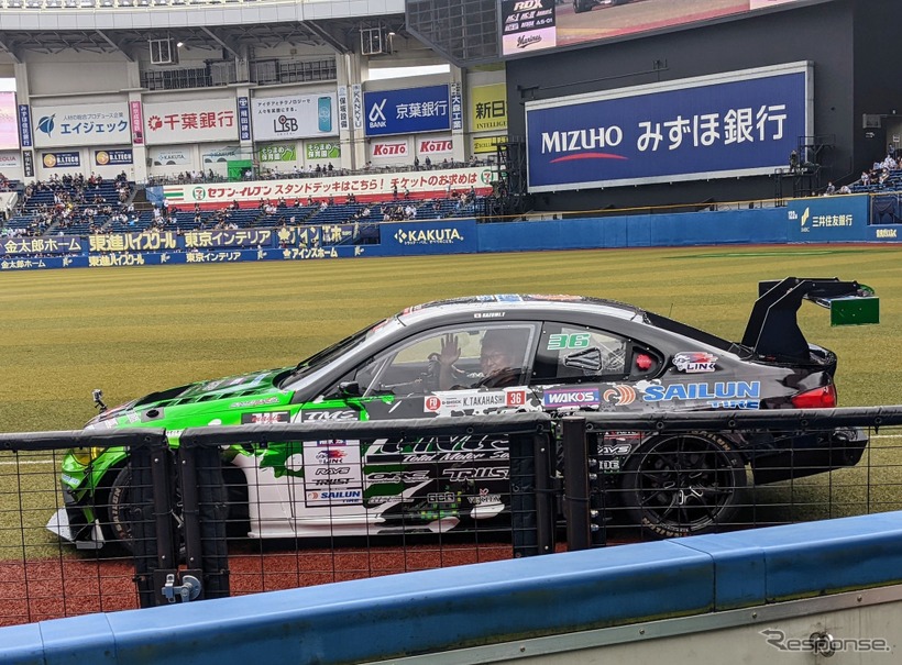 始球式に登場したTMS RACING TEAM SAILUN TIRE 36号車