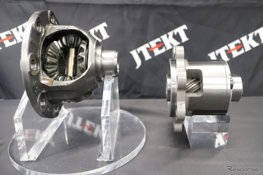 ジェイテクトが新開発したEV用小型デフ「JUCD」（右）とデフ強度同等のオープンデフ（左）