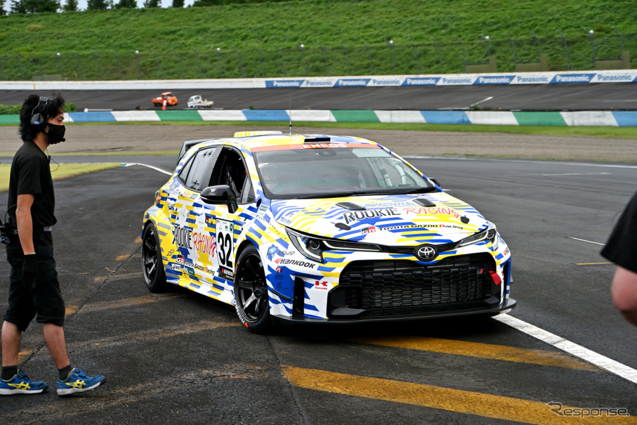 WECドライバーとルーキーレーシングドライバーのガチンコ対決風景