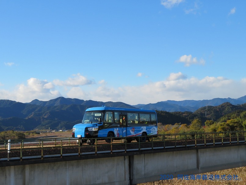 阿佐海岸鉄道のDMV。