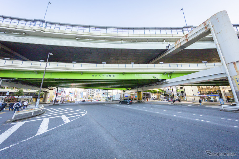 池袋六ツ又交差点（東京都豊島区）