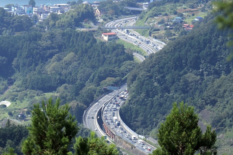 中央道相模湖付近