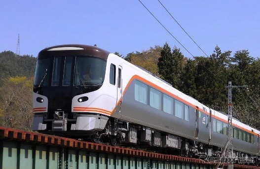 定期『ひだ』全列車を置き換えるJR東海のHC85系。『ひだ』では大阪・名古屋発着併結の5・25号、16・36号が見直され、5・25号は最大10分短縮され、16・36号は停車駅が見直される。停車駅の見直しは1・18号でも実施される。