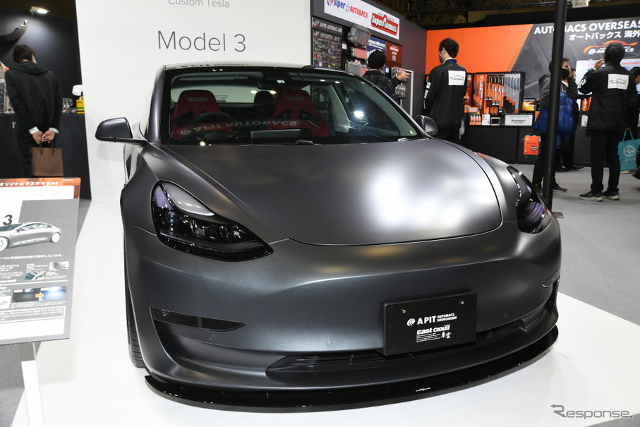 オートバックスA PIT東雲がカスタム、東京オートサロンに展示したテスラ・モデル3