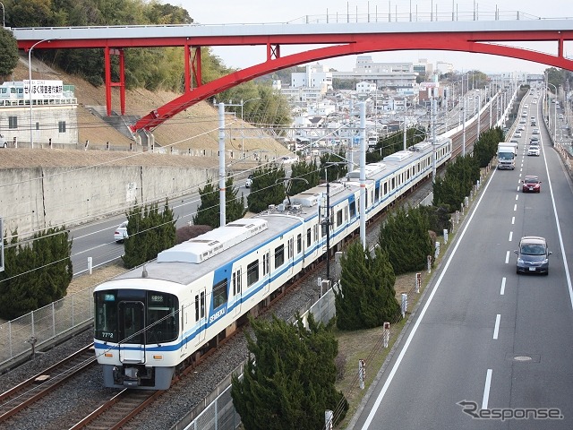 泉北高速鉄道線を走る7020系