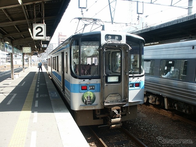 今回の寒波は四国にも大きな影響を与えそうだ。写真は予讃線の普通列車。